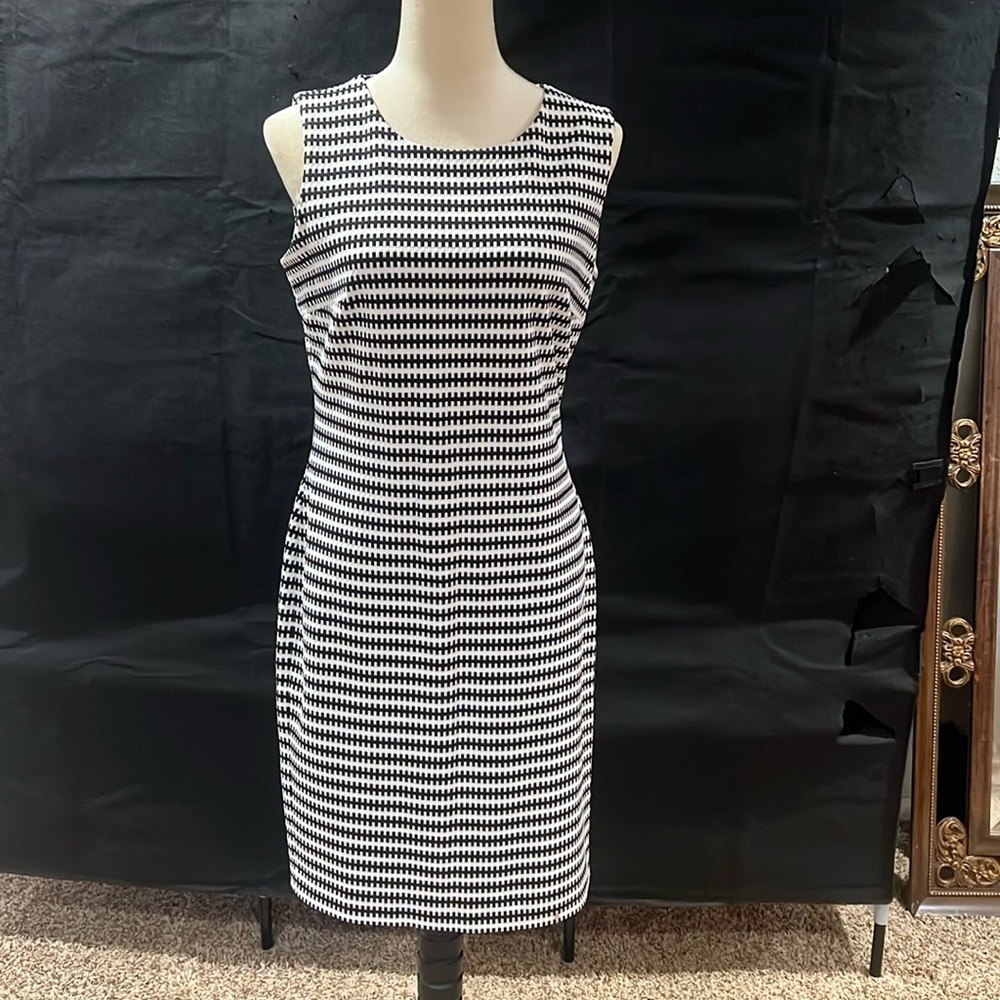 Size 8, Tommy Hilfiger sleeveless dress, fully lined.